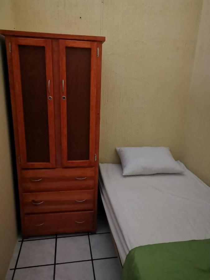 Hostal Guadalajara Kültér fotó